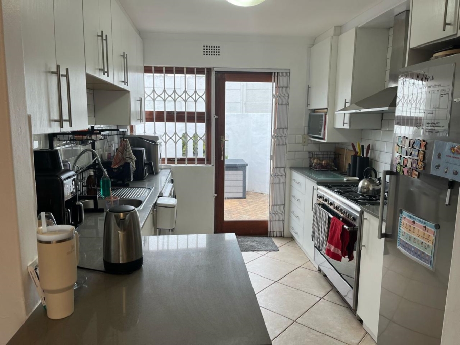 To Let 3 Bedroom Property for Rent in Protea Valley Western Cape